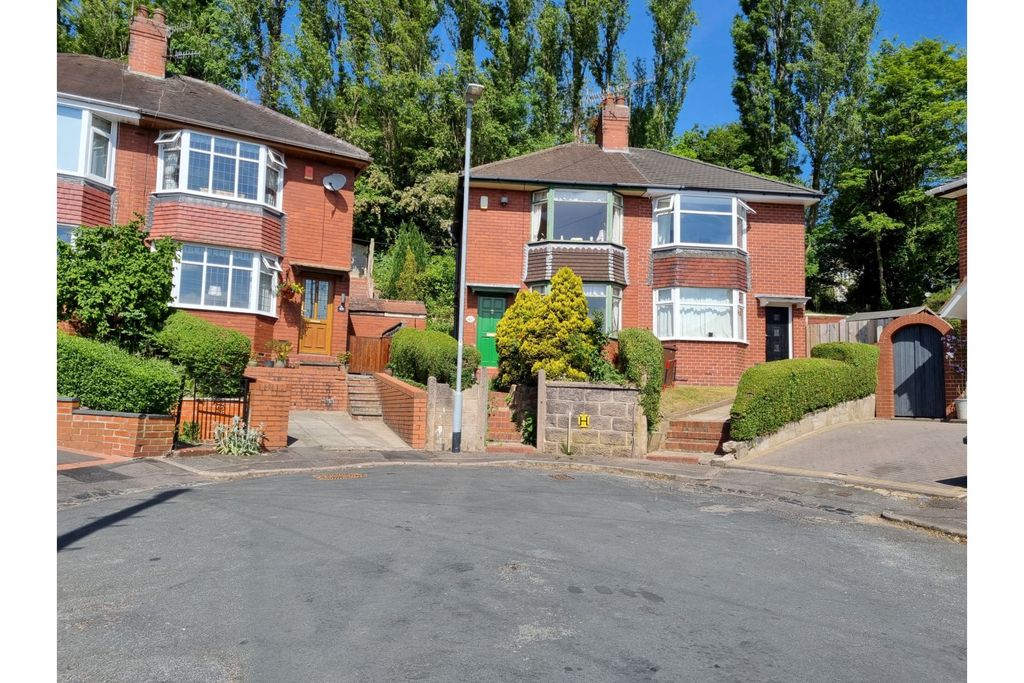 Property photo 3 of 18
