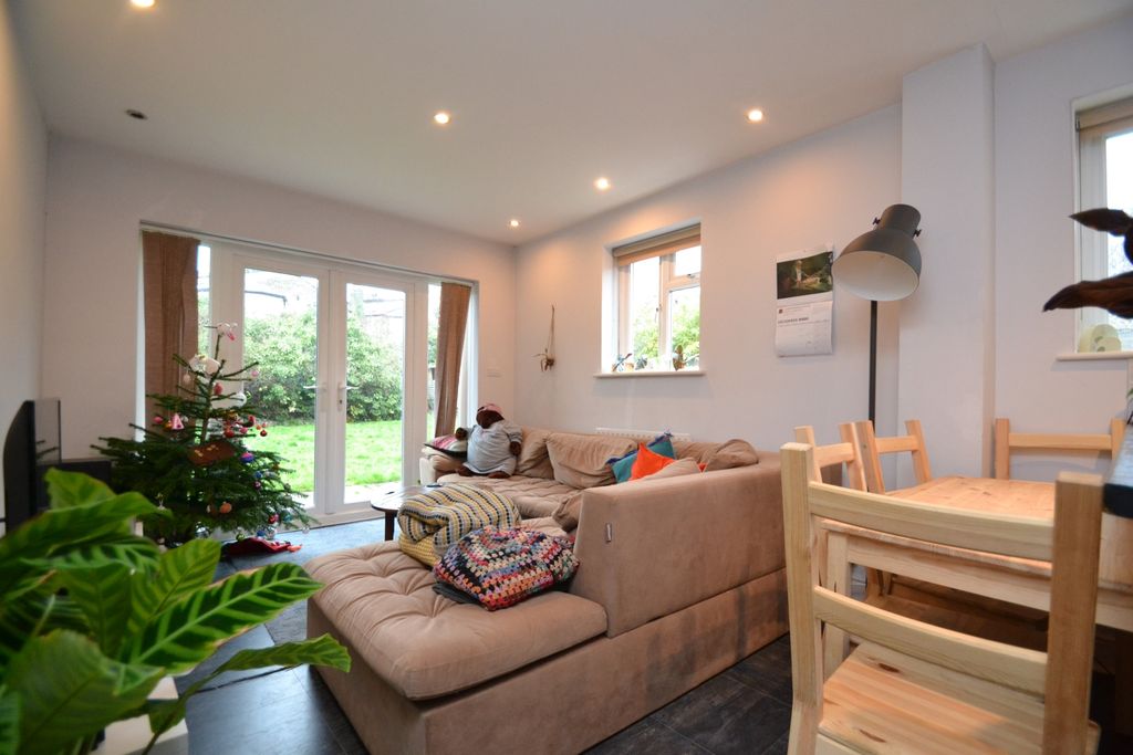 Property photo 2 of 10 Living Area