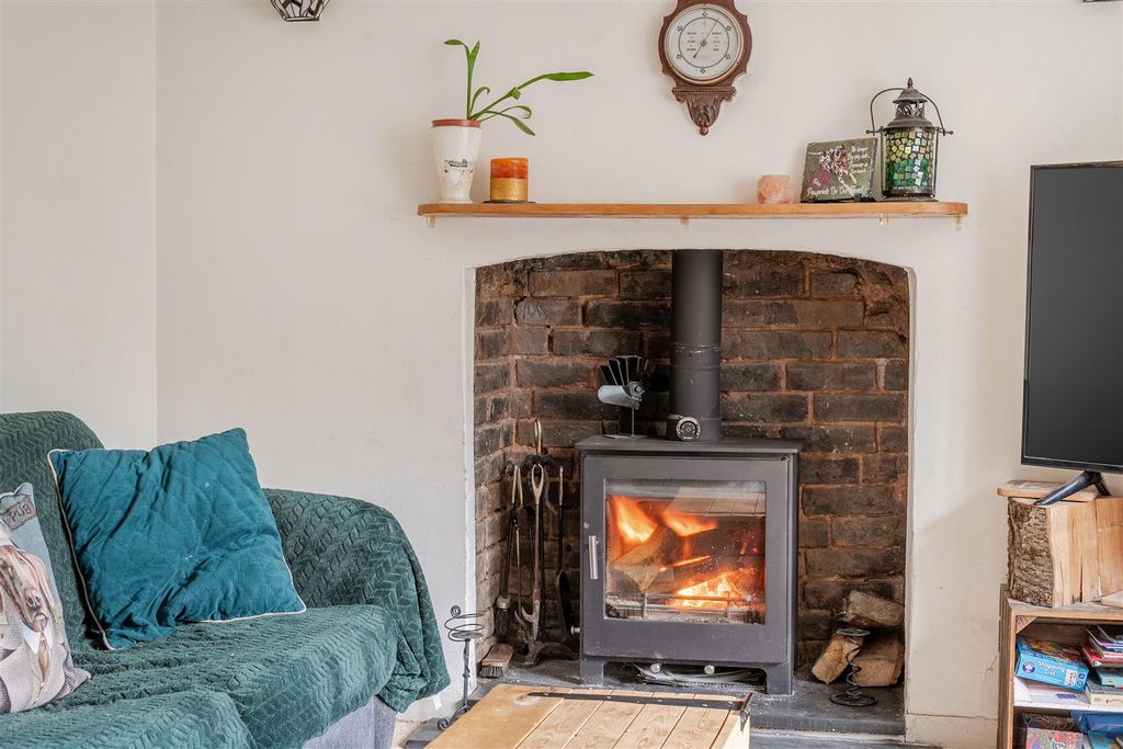 Property photo 2 of 18 Fire Place