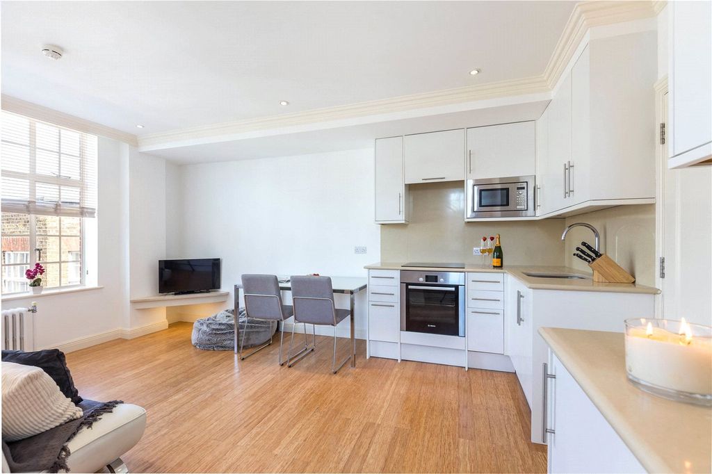 Property photo 3 of 11 Kitchen/Reception