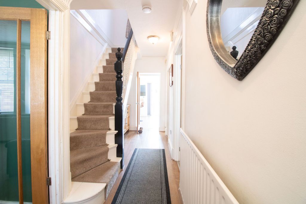 Property photo 2 of 52