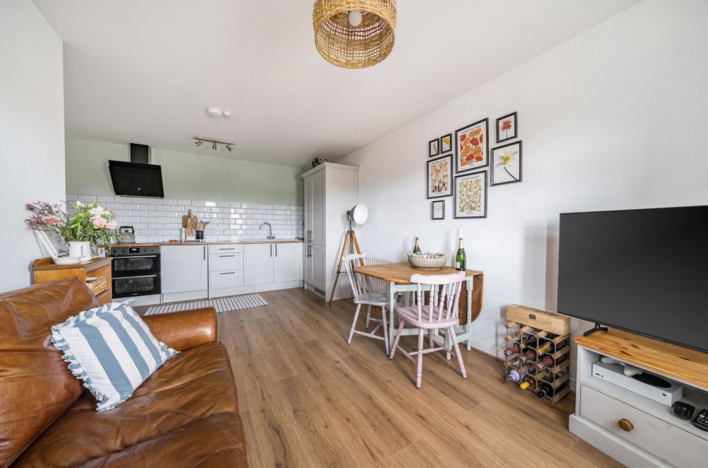 Property photo 3 of 16 1435675-13-69cd22...