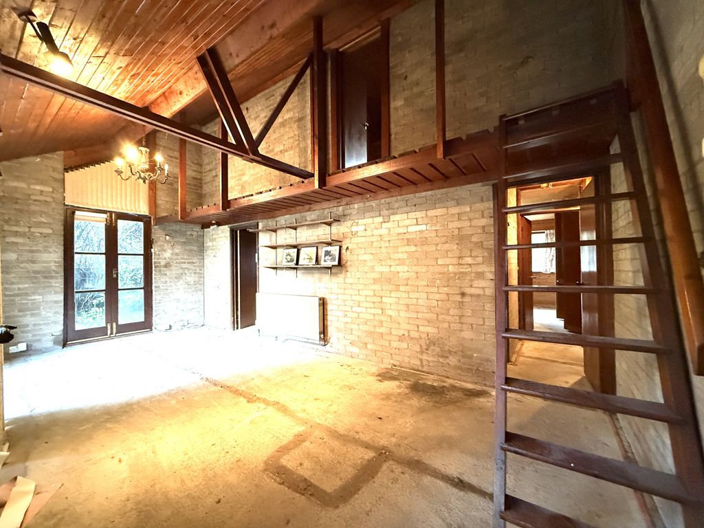 Property photo 3 of 42