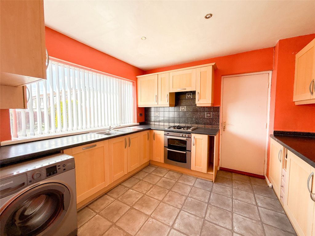 Property photo 3 of 27 Kitchen