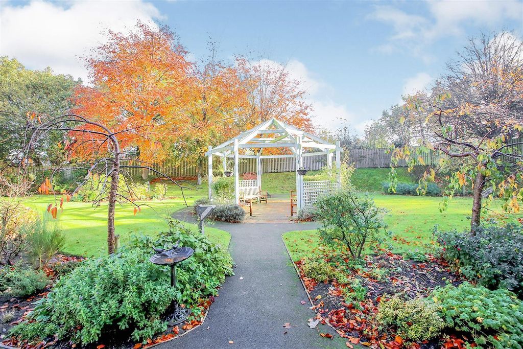 Property photo 1 of 32 Gardens.Jpg