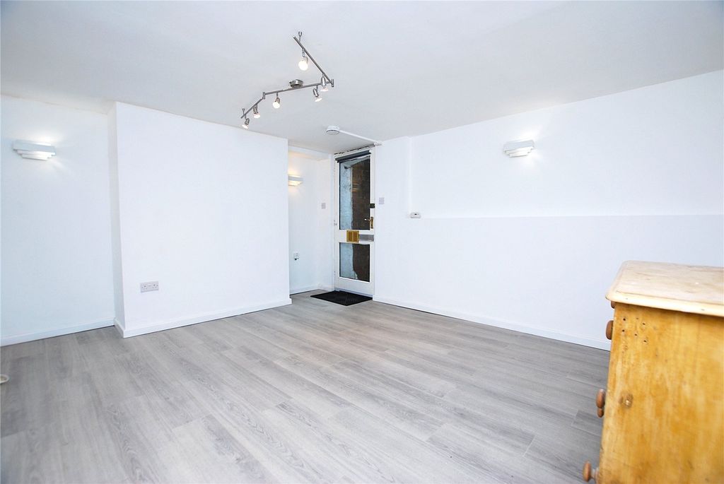 Property photo 3 of 7 Picture No. 06