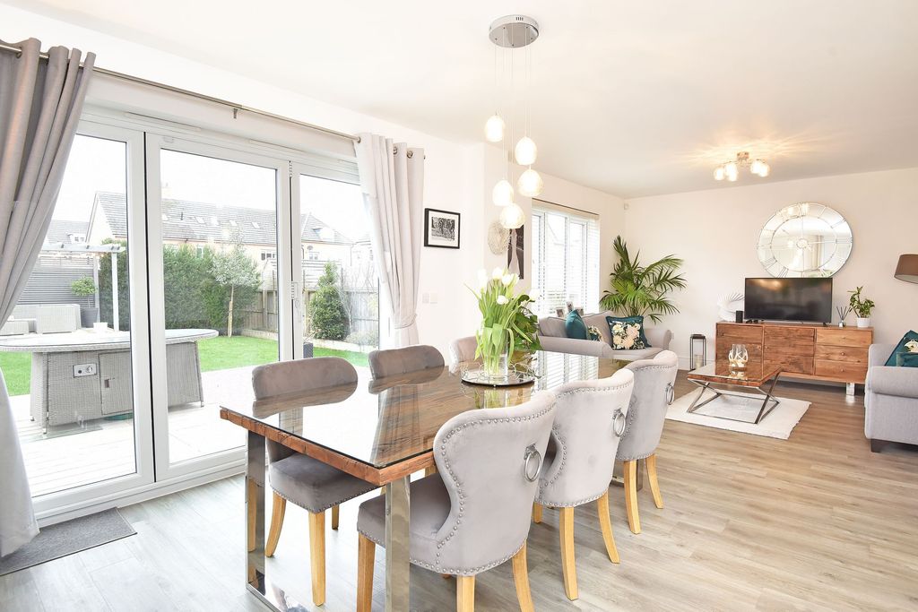 Property photo 3 of 23