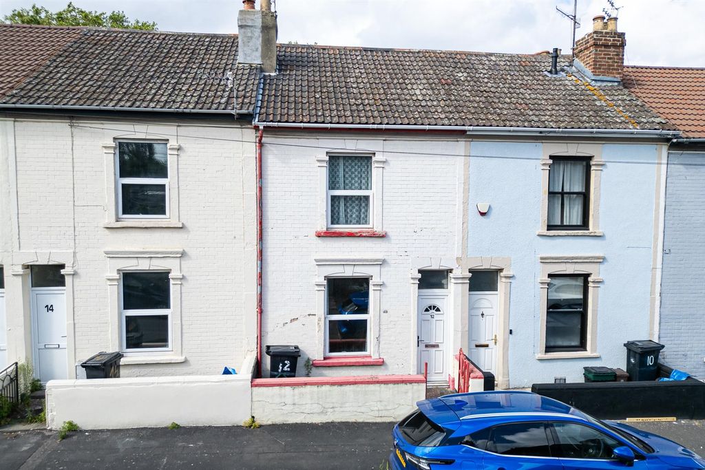 Property photo 1 of 27 12 Herapath Street, Barton Hill, Bristol, Bs5 9Se