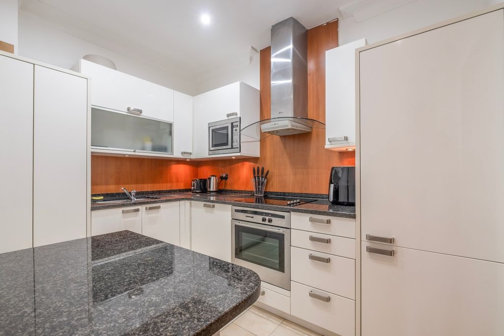 Property photo 2 of 11 0007