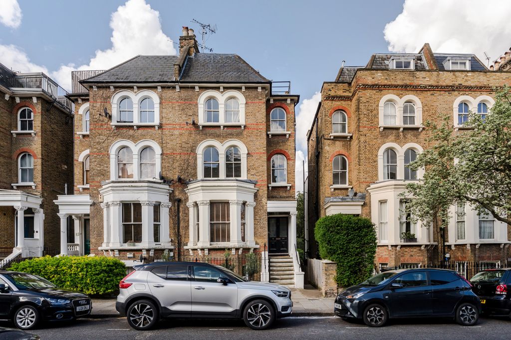 Property photo 2 of 28 338054 - 199, Victoria Rise-3.Jpeg