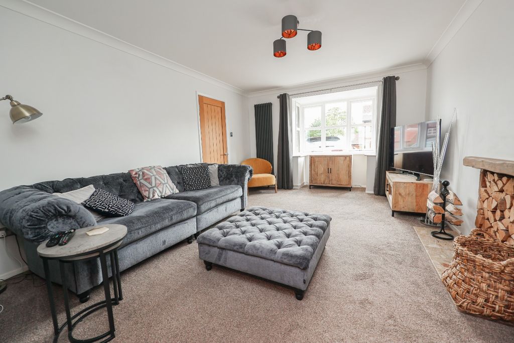 Property photo 2 of 24 4281883
