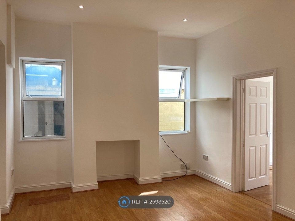 Property photo 1 of 9 Living Room
