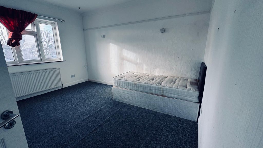 Property photo 1 of 5 2 Bedroom Flat To Rent €“ Norwood Road, Southall