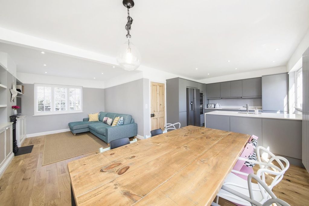 Property photo 3 of 10 2.Jpg