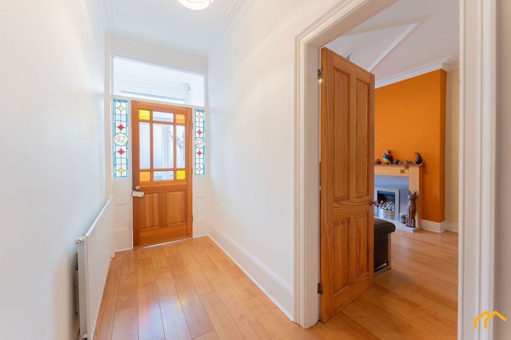 Property photo 2 of 31