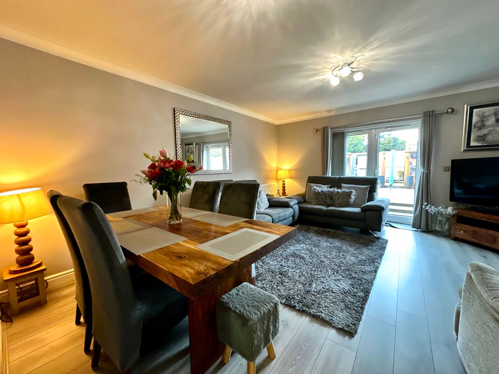 Property photo 2 of 33