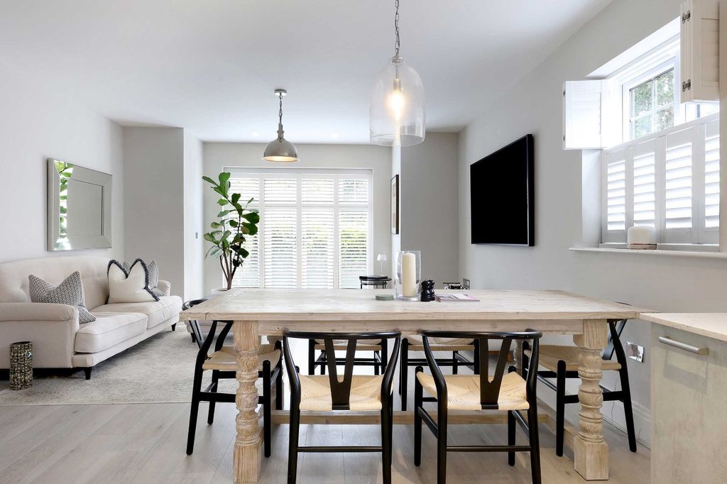Additional image 10 of 2 bed flat for saleStation Road, Beaconsfield, Buckinghamshire HP9