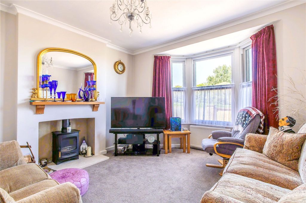 Property photo 3 of 27 Picture No. 18