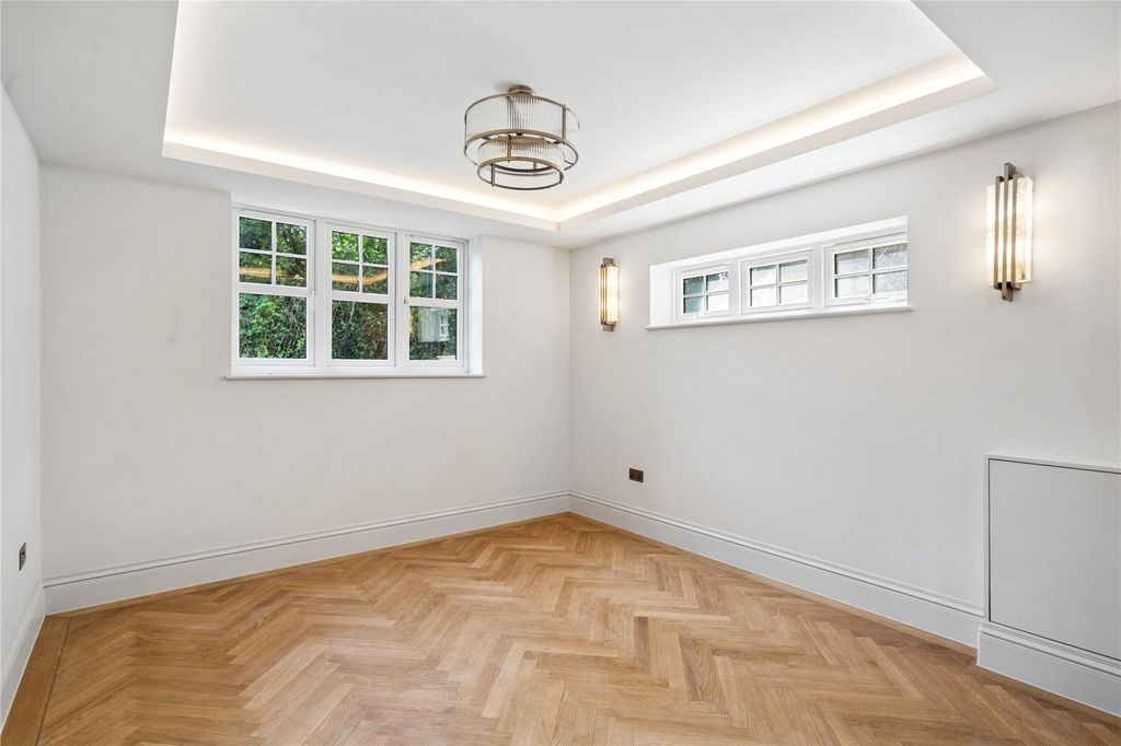Property photo 3 of 27 Dining Room
