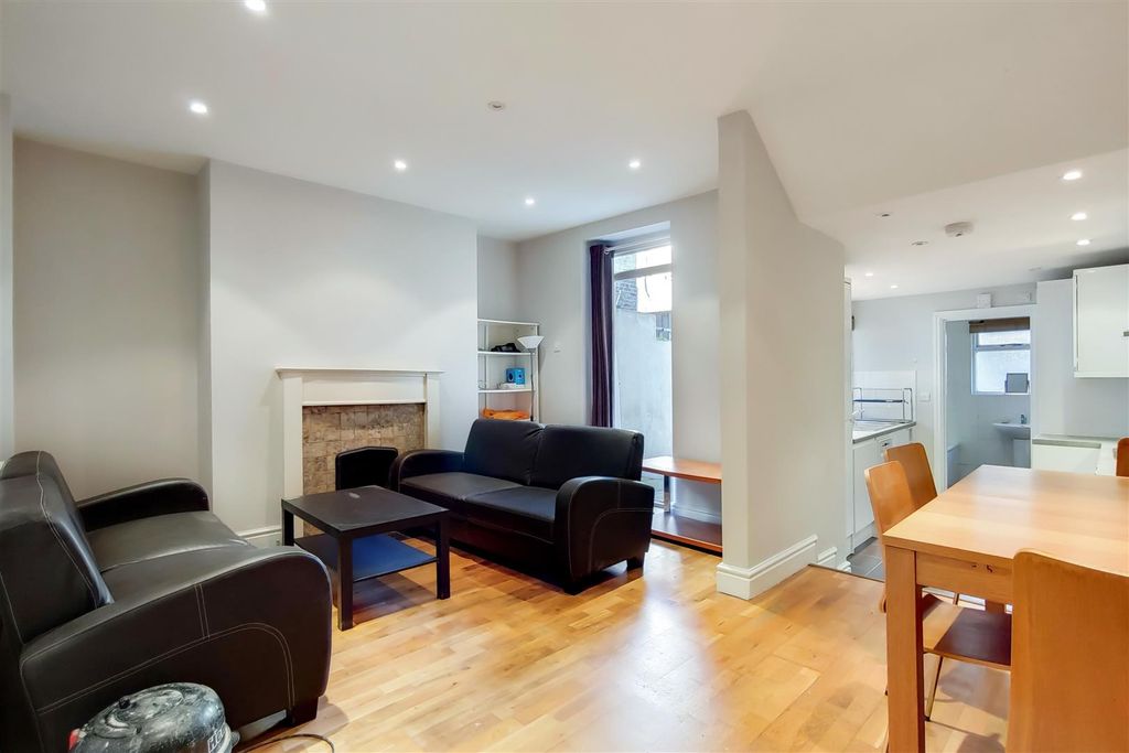 Property photo 2 of 5 2_Kitchen-Reception-2.Jpg