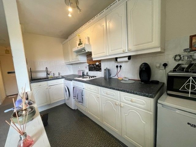 Property photo 2 of 11 Kitchen