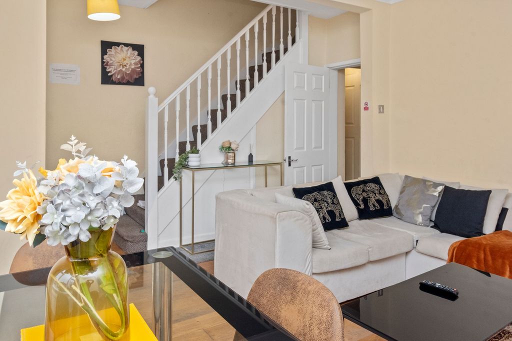 Property photo 3 of 22