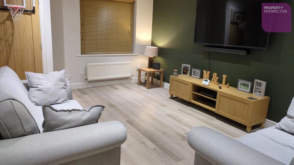 Property photo 2 of 12 Pbox-Img.Jpg