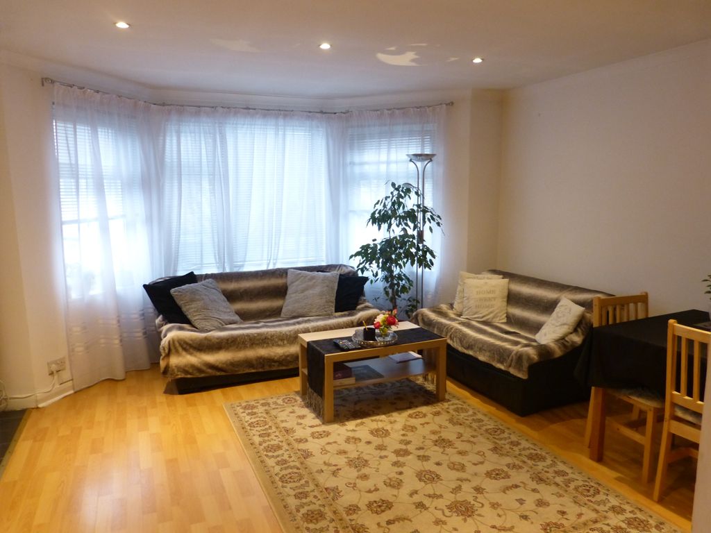 Property photo 1 of 11 3 Bed Flat To Rent St. Johns Road, London Nw11