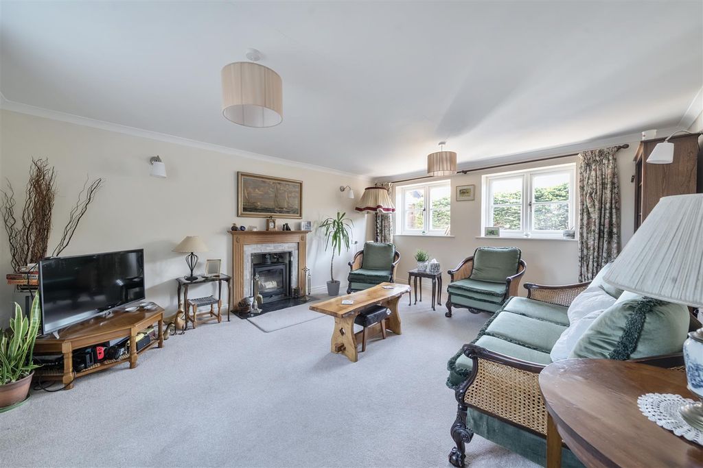 Property photo 2 of 19 Sitting Room
