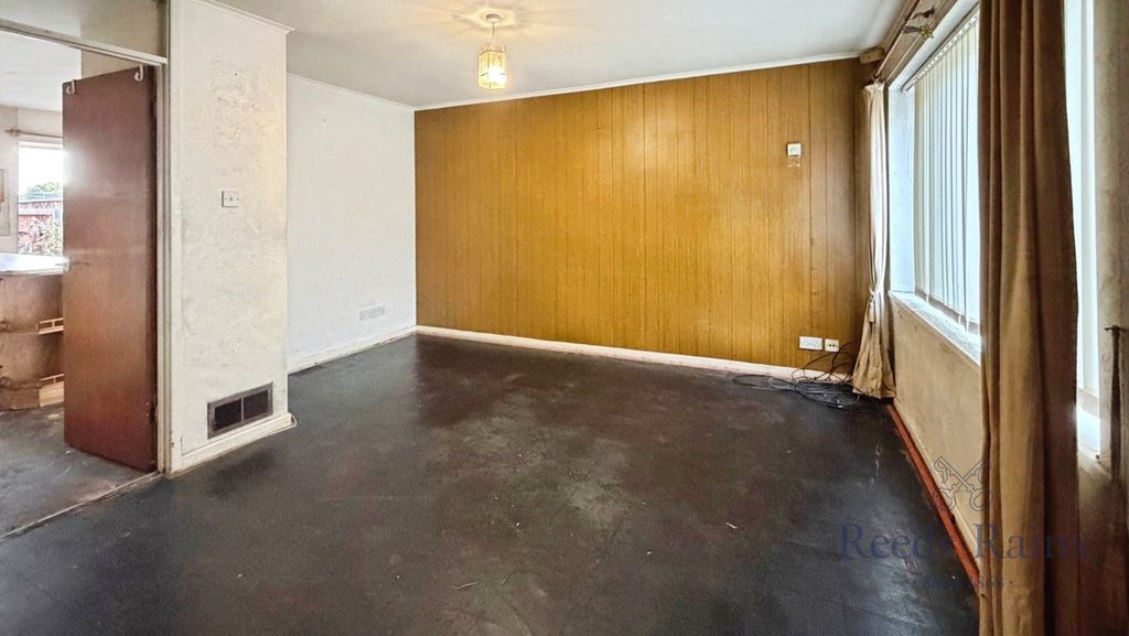 Property photo 3 of 17 Lounge