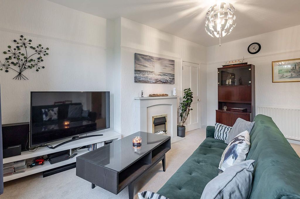 Property photo 2 of 17 Living Room/Diner