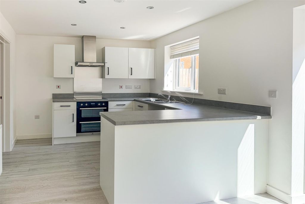 Property photo 2 of 19 Kitchen/Dining Room