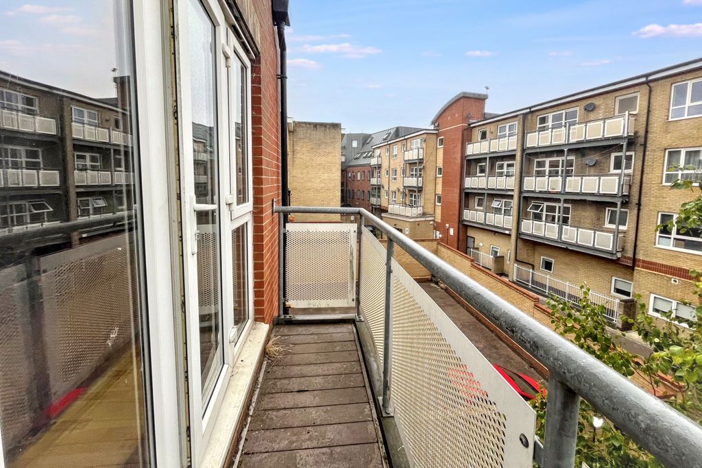 Property photo 1 of 6 Flat 6 Lapidge House, 5 Coombe Road, Kingston Upon Thames, Surrey Kt2 7Ab