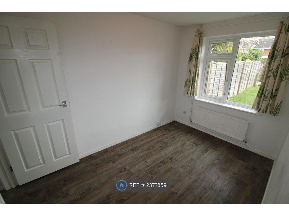 Property photo 3 of 8 Dining Room