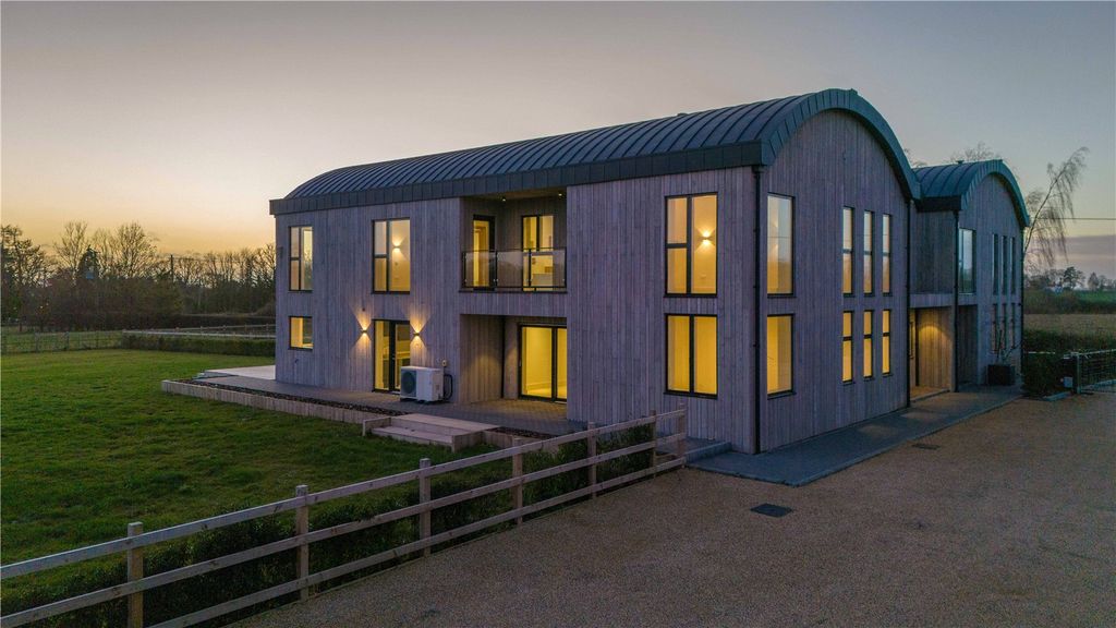 Property photo 1 of 31 Twilight