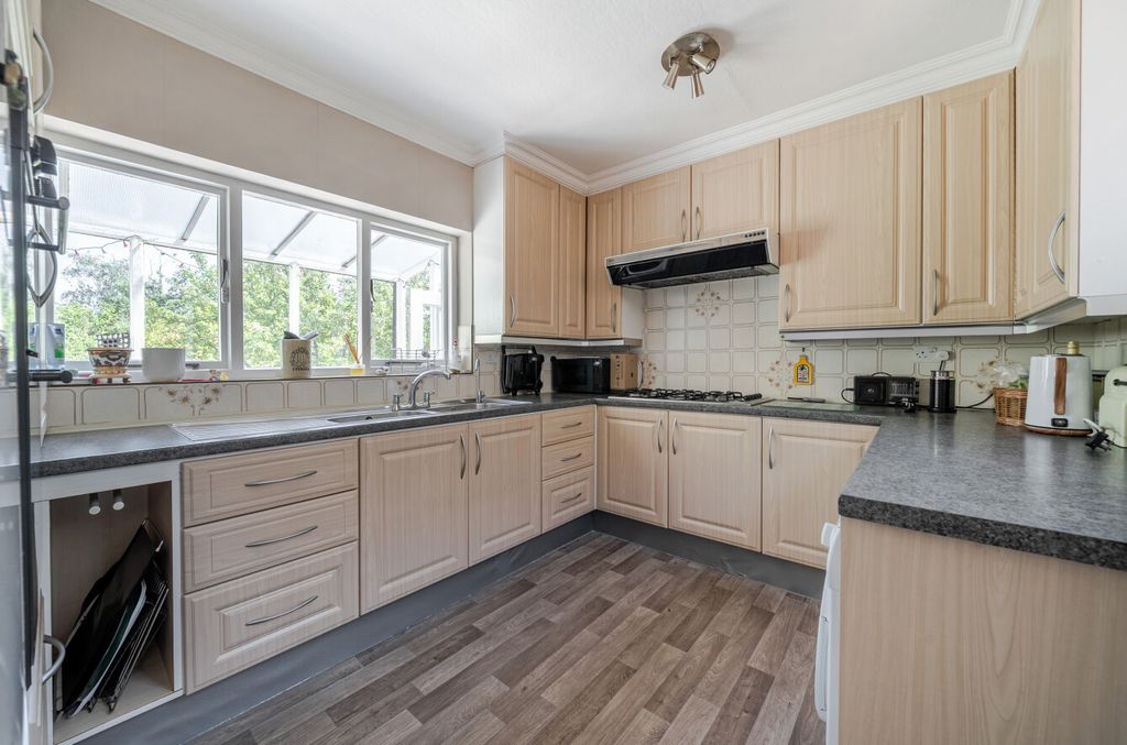 Property photo 2 of 24 1435127-9-6A16F0B...