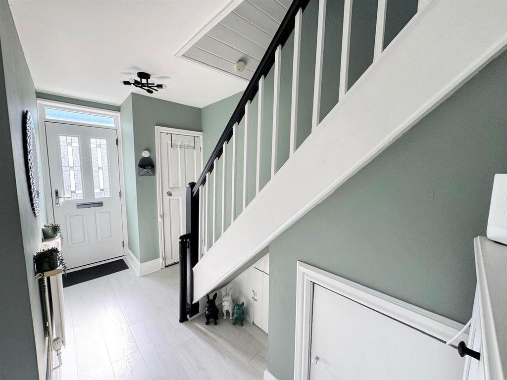 Property photo 2 of 20 Entrance Hall