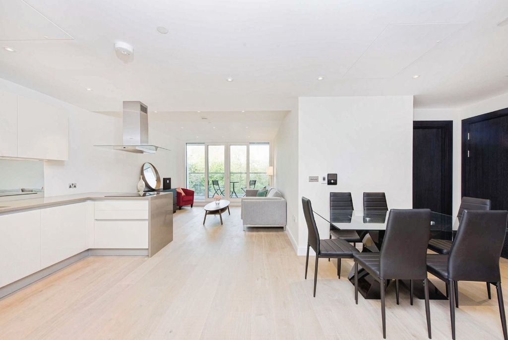 Property photo 1 of 15 Reception/Kitchen