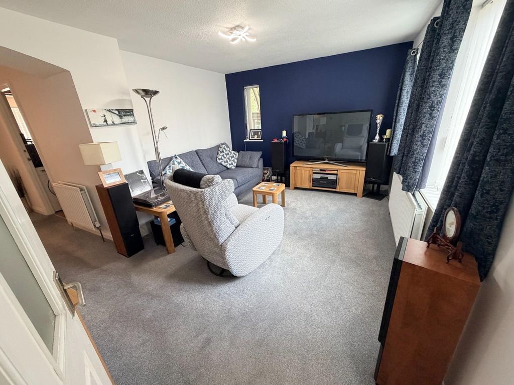 Property photo 3 of 22 Lounge