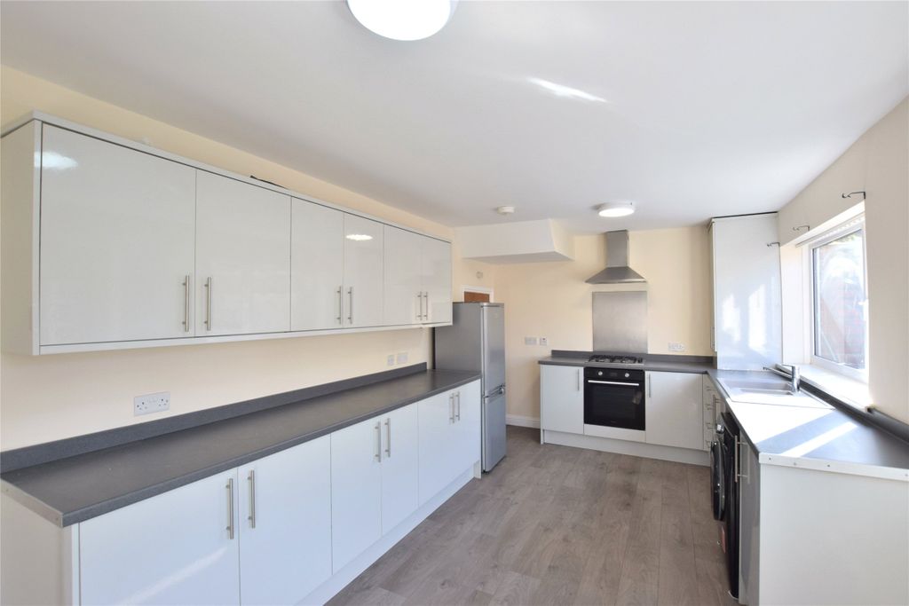 Property photo 1 of 9 Kitchen