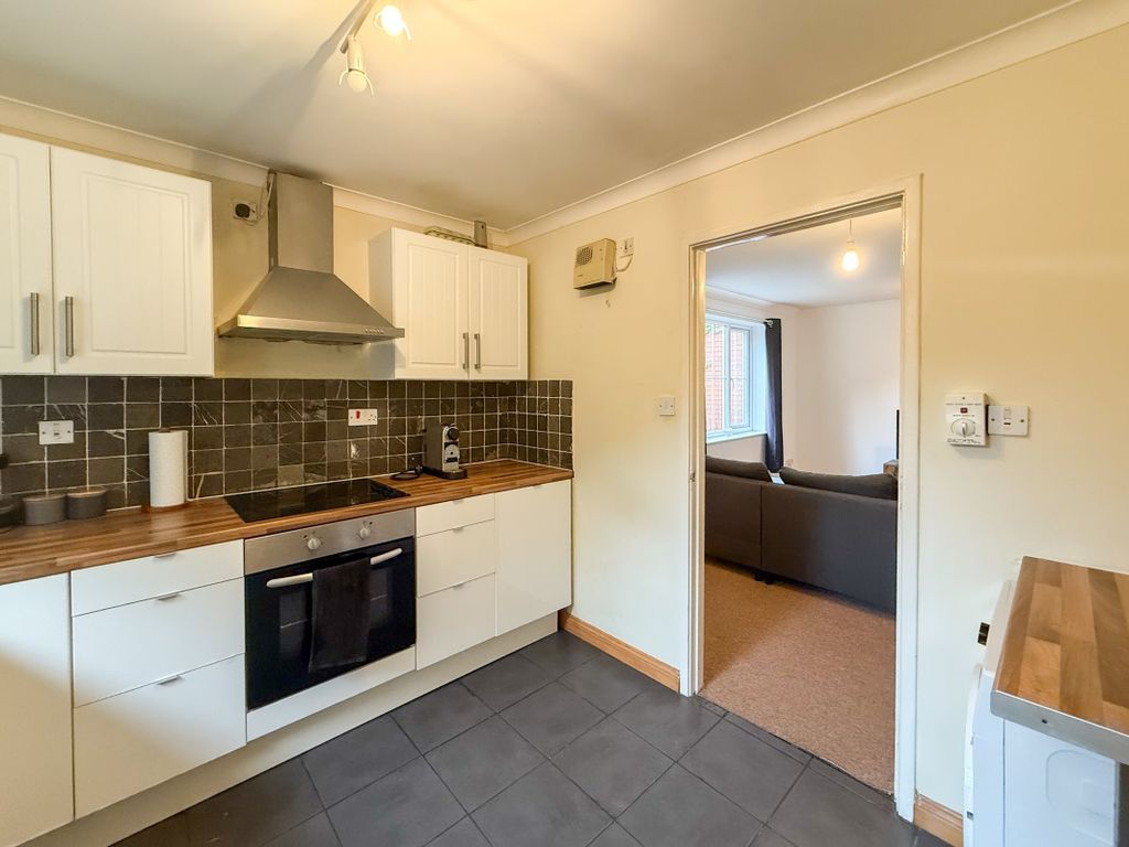 Property photo 2 of 11 Kitchen