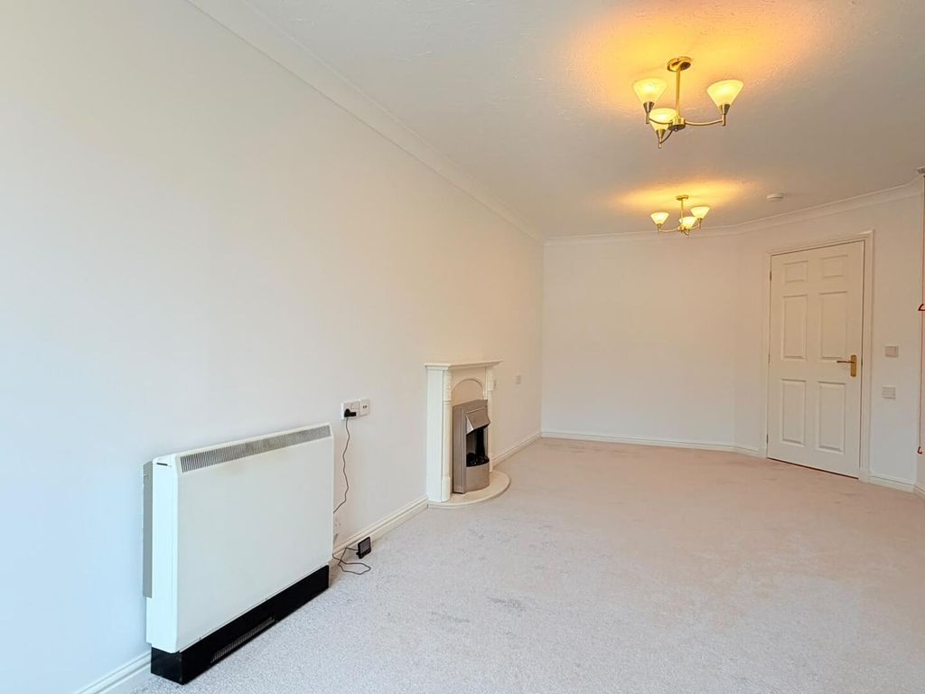 Property photo 3 of 10 Living Room