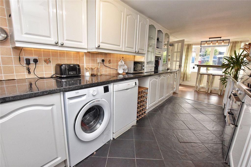 Property photo 2 of 20 Kitchen