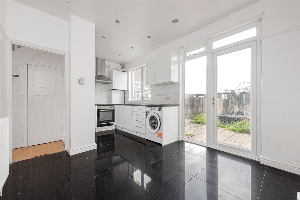 Property photo 3 of 8 Picture No. 05