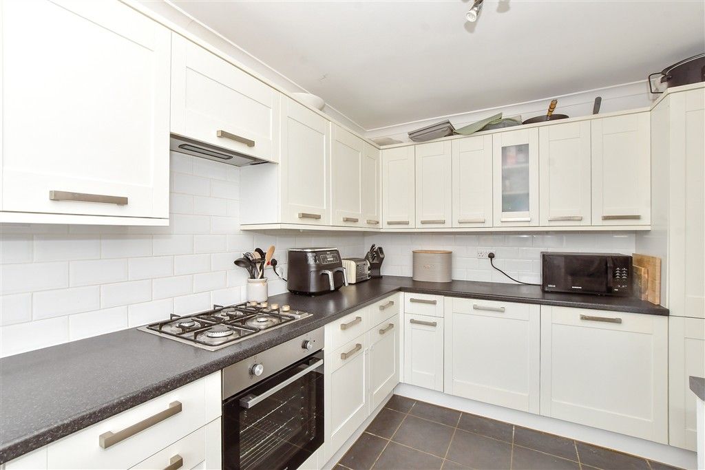 Property photo 3 of 11 Kitchen