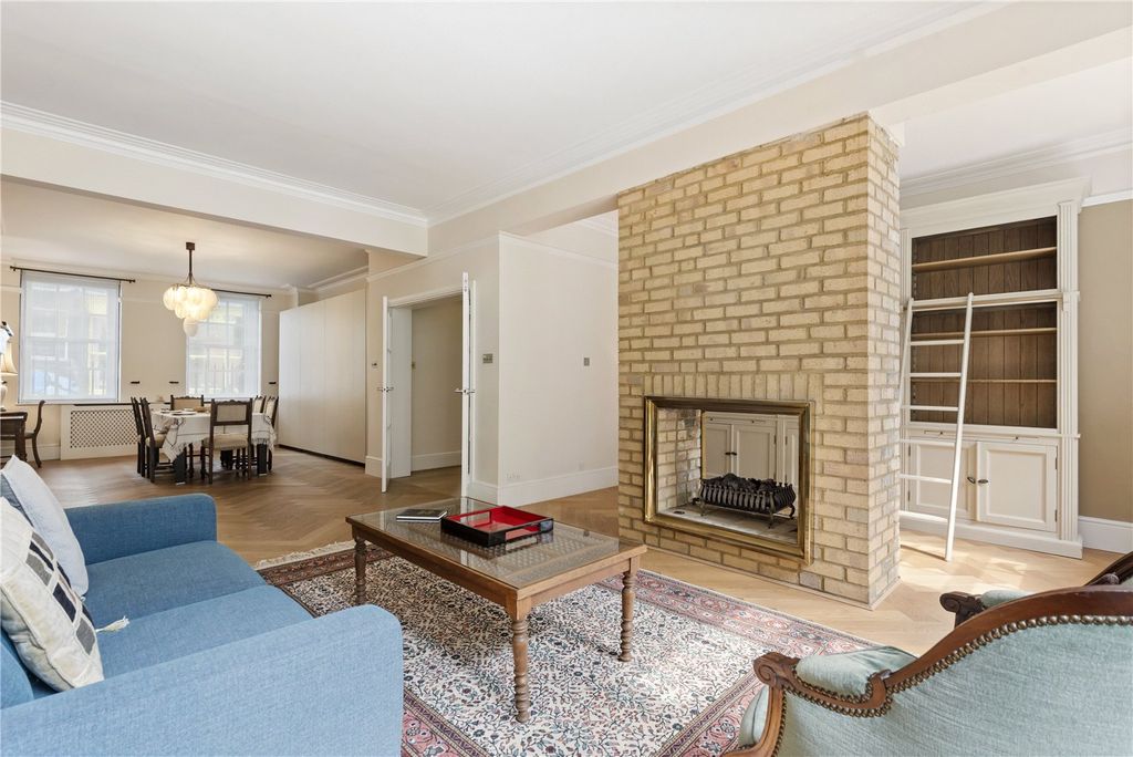 Property photo 3 of 15 Sitting Room