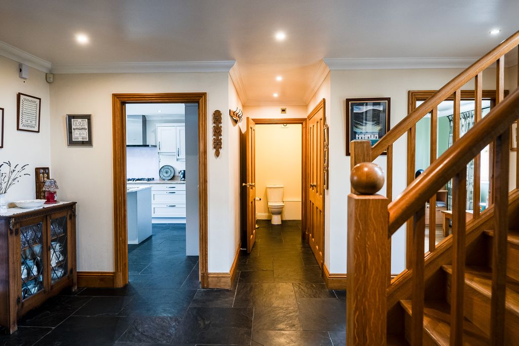 Property photo 3 of 32