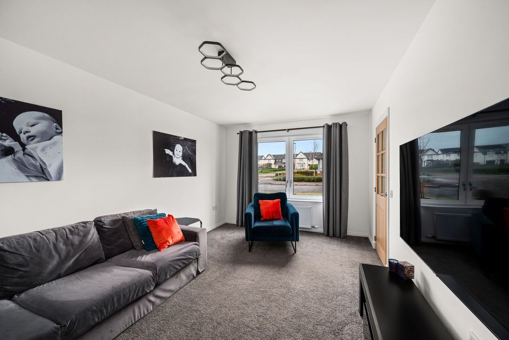 Property photo 2 of 23