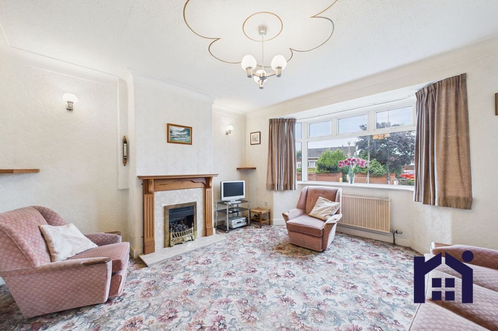 Property photo 2 of 13 Frong Sitting Room