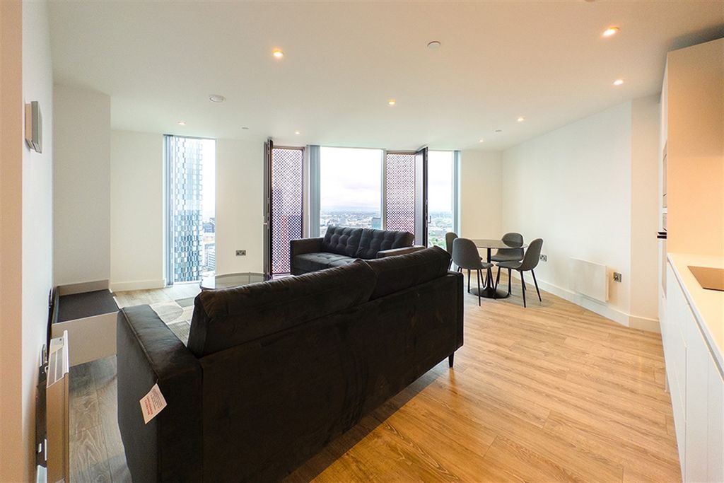 Property photo 2 of 15 (Main)